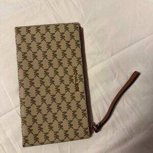 MICHAEL KORS BEIGE LEATHER MONOGRAM WRISTLET WALLET